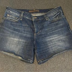 Great looking pair of Joe's Jean shorts. Size 28. Approx 4 1/2 inch inseam